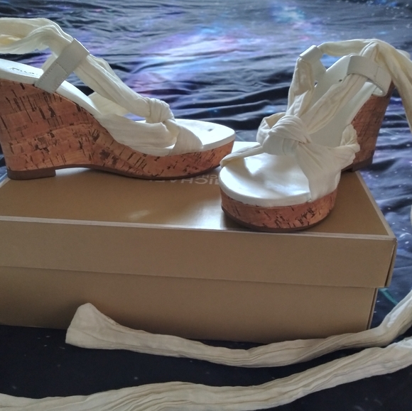 6 1/2 Wedges, White Fabric style Keila-32 - Picture 4 of 5